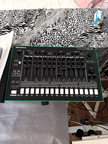 Roland rhythm performer - roland,