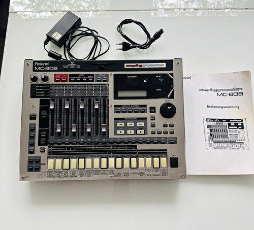 Roland 808 groovebox - mc-808,